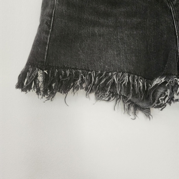 Good American Good 90"s shorts High-rise fray hem Size 26 - Picture 6 of 12